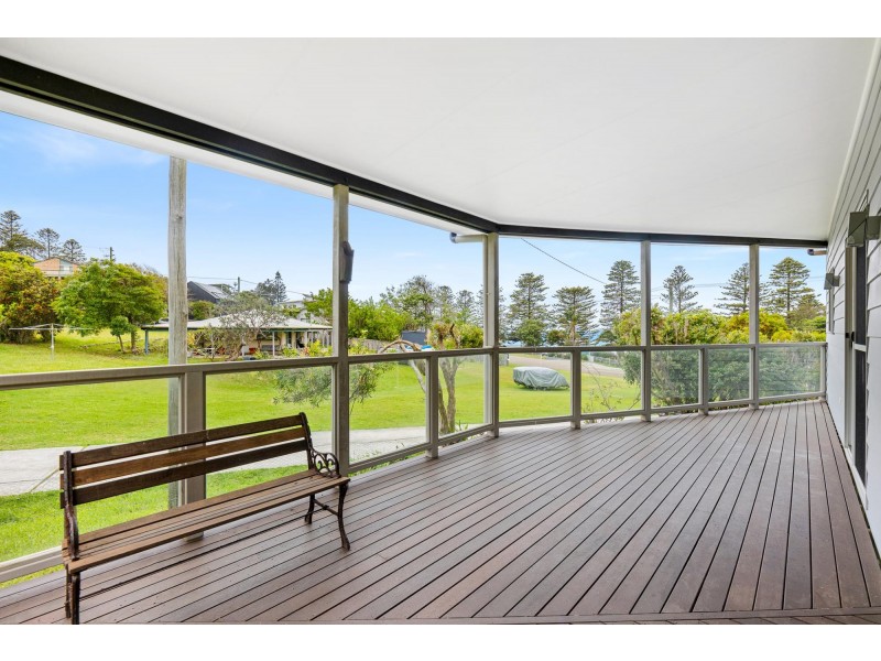 90 Nelson Parade, Tuross Head NSW 2537