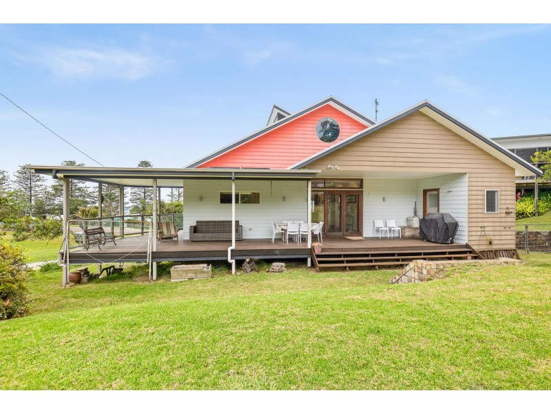 90 Nelson Parade, Tuross Head NSW 2537