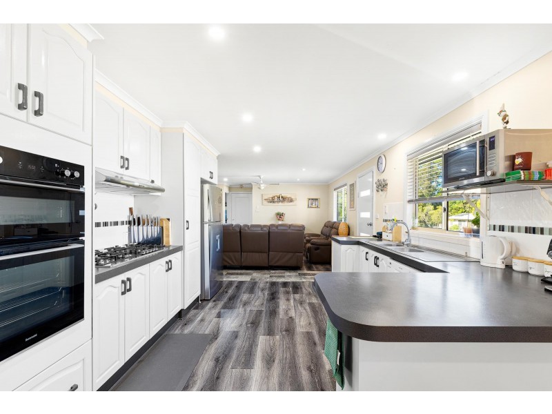 17 Manly Street, Tuross Head NSW 2537