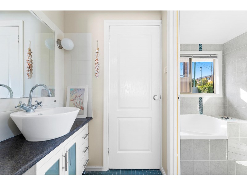 17 Manly Street, Tuross Head NSW 2537