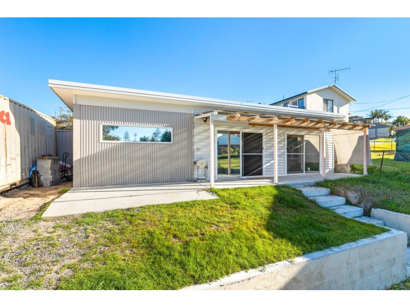 4 Salmon Street, Tuross Head NSW 2537