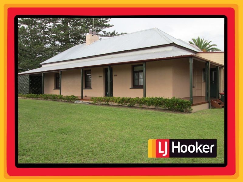 18 Coral Cres, Tuross Head NSW 2537
