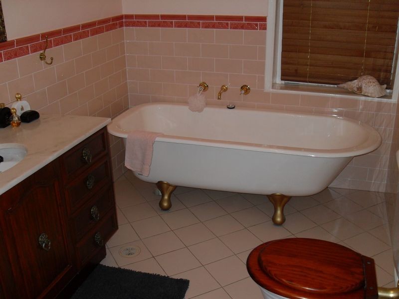 18 Coral Cres, Tuross Head NSW 2537