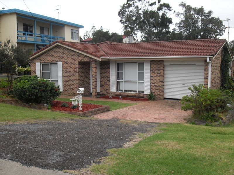 10 Beach St, Tuross Head NSW 2537