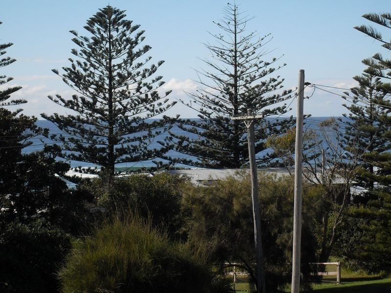 10 Chauvel Crescent, Tuross Head NSW 2537