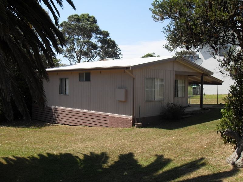 6 Salmon Street, Tuross Head NSW 2537