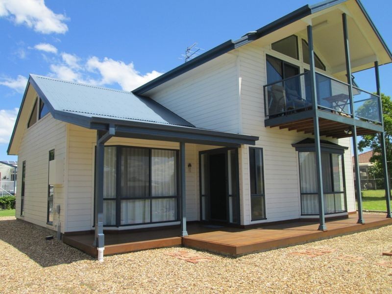 39 Lake Street, Tuross Head NSW 2537