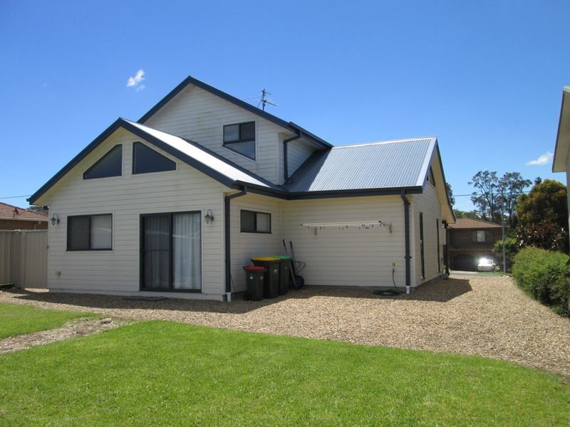 39 Lake Street, Tuross Head NSW 2537
