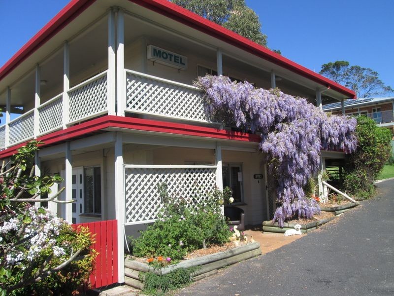 6 Trafalgar Rd, Tuross Head NSW 2537