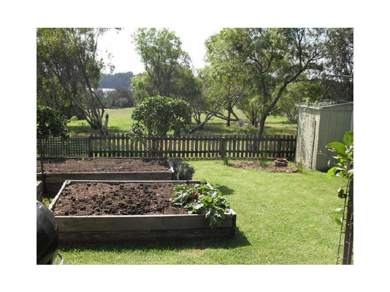 14 Lake Street, Tuross Head NSW 2537