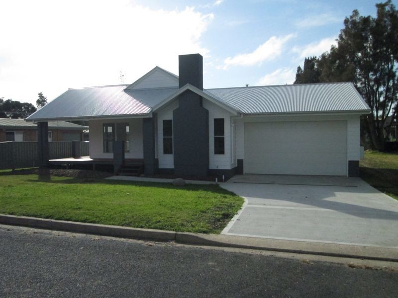 8 Meakin Street, Tuross Head NSW 2537