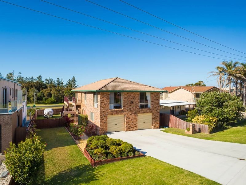 6 Surf Street, Tuross Head NSW 2537