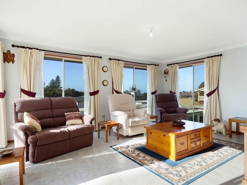 6 Surf Street, Tuross Head NSW 2537