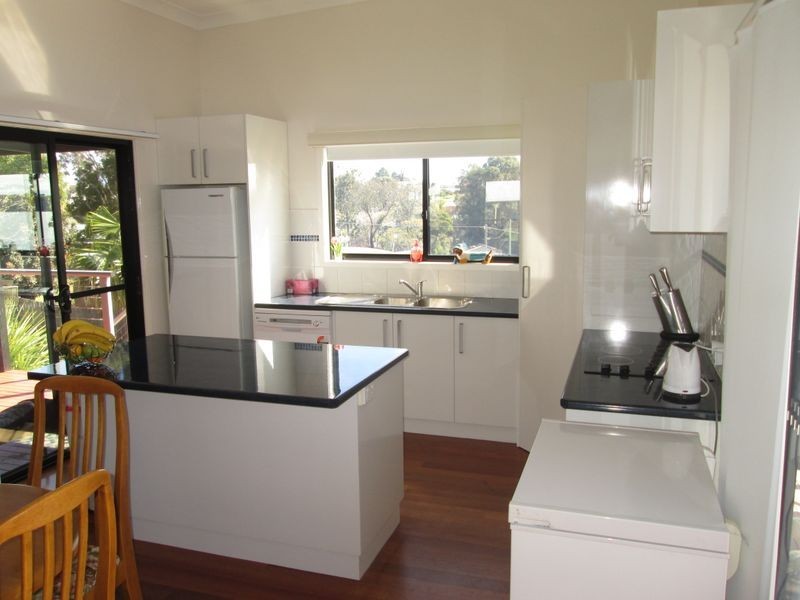 6 Wave Street, Tuross Head NSW 2537