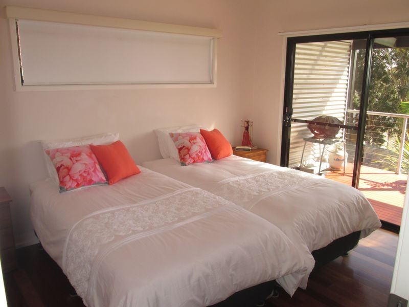 6 Wave Street, Tuross Head NSW 2537