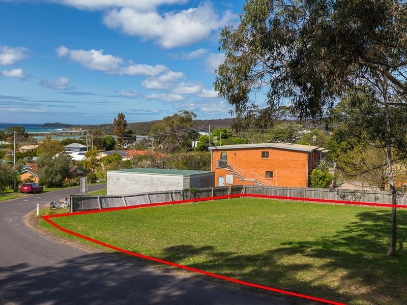 3 Hood Crescent, Tuross Head NSW 2537