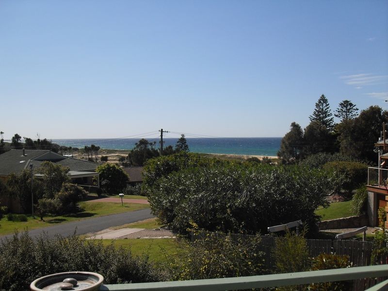 14 Chauvel Crescent, Tuross Head NSW 2537