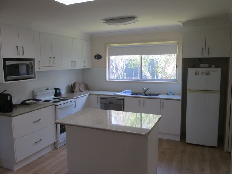 5 Coogee Place, Tuross Head NSW 2537