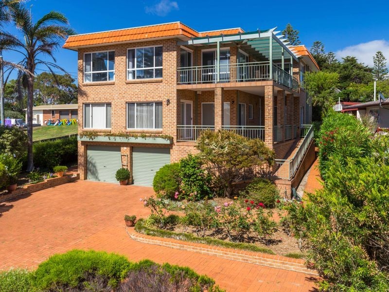 18 Monash Avenue, Tuross Head NSW 2537