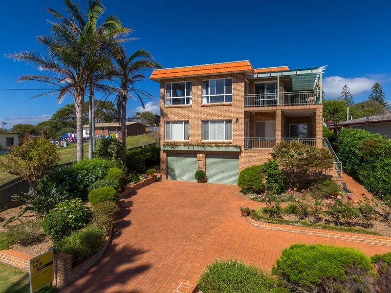 18 Monash Avenue, Tuross Head NSW 2537