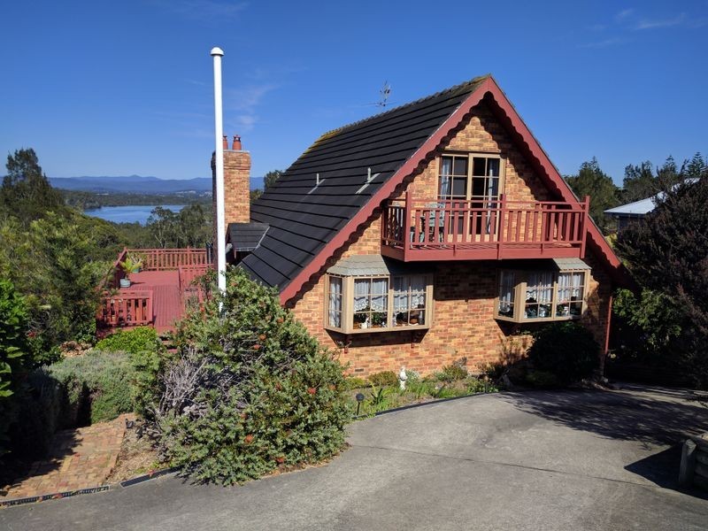 7 Viewpoint Court, Tuross Head NSW 2537