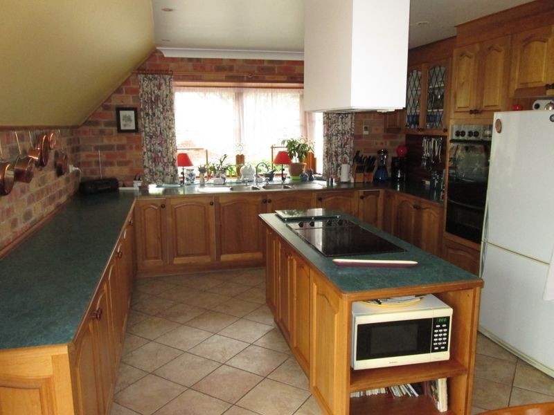 7 Viewpoint Court, Tuross Head NSW 2537