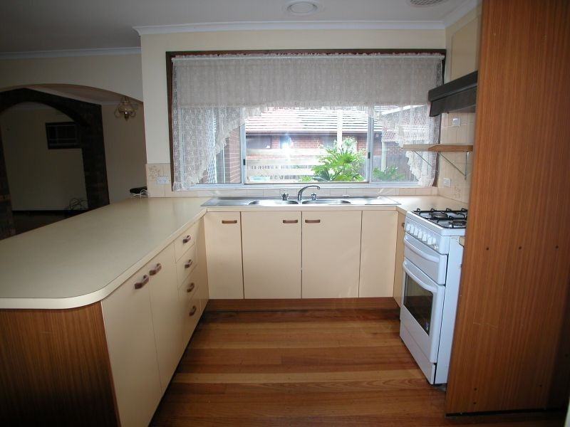 10 Rosehill Court, Mill Park VIC 3082