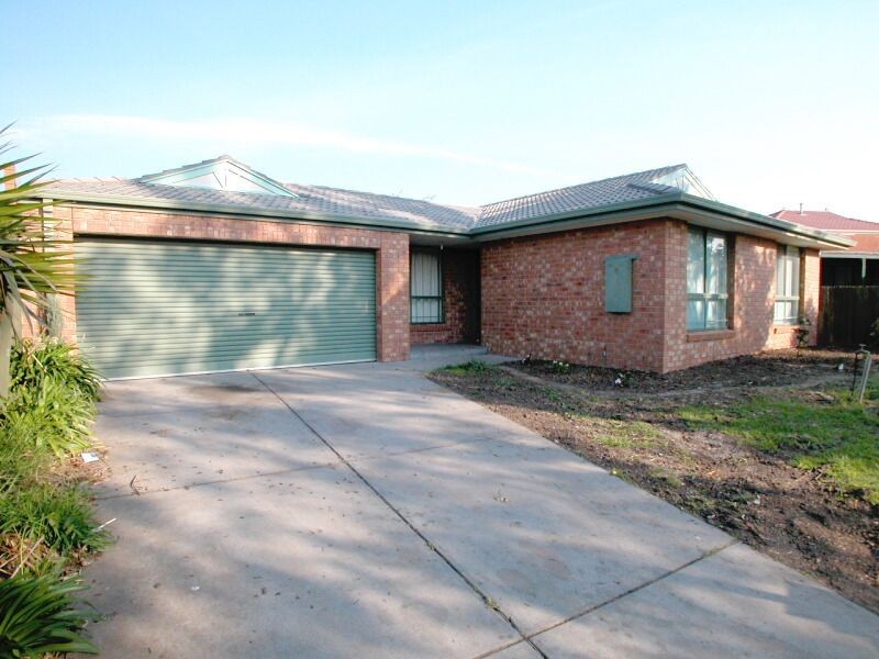 8 Eccles Close, Mill Park VIC 3082