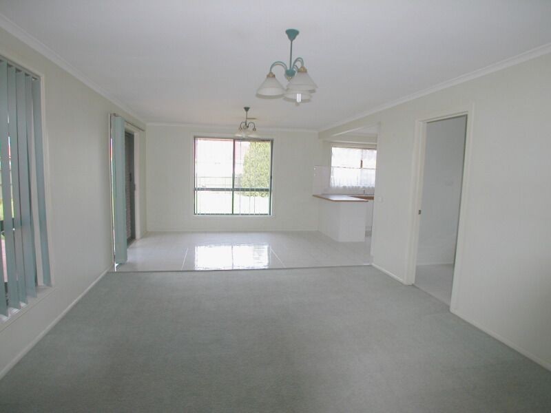 8 Eccles Close, Mill Park VIC 3082