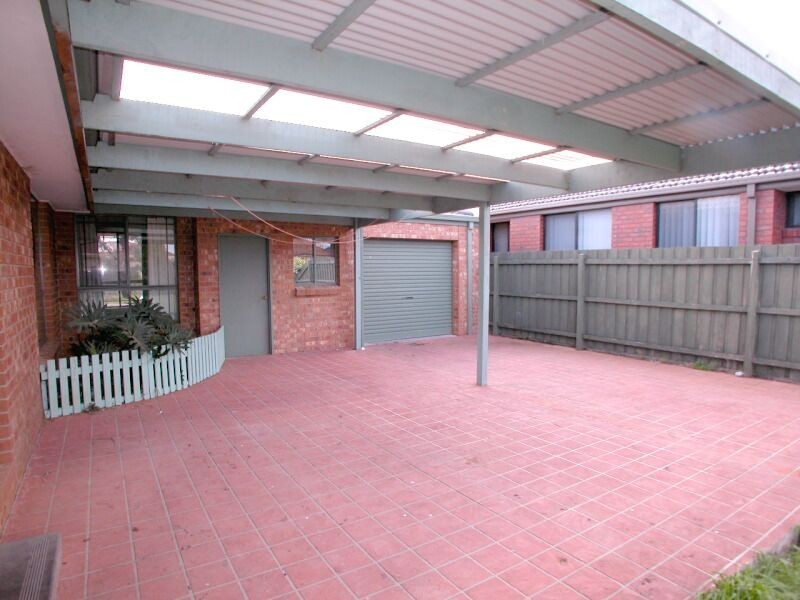 8 Eccles Close, Mill Park VIC 3082