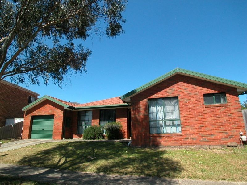 2/6 Brabham Drive, Mill Park VIC 3082