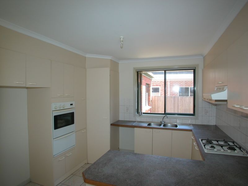 2/6 Brabham Drive, Mill Park VIC 3082