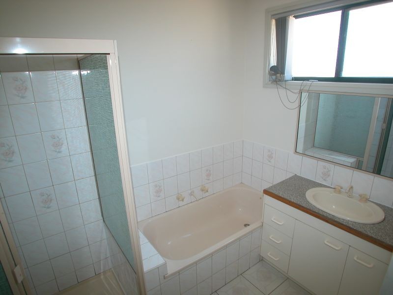 2/6 Brabham Drive, Mill Park VIC 3082