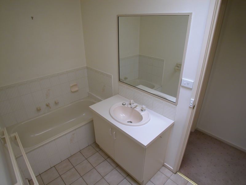 6 Small Court, Mill Park VIC 3082