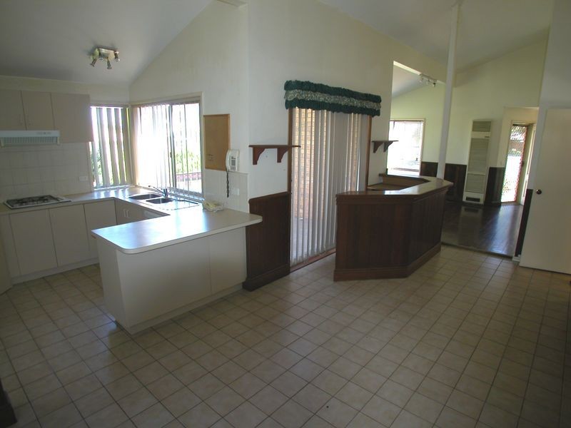 6 Small Court, Mill Park VIC 3082