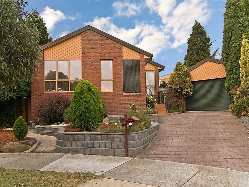 6 Tench Court, Mill Park VIC 3082