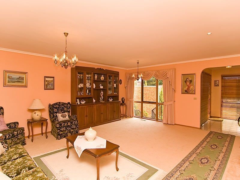 6 Tench Court, Mill Park VIC 3082