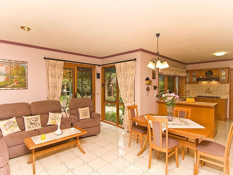 6 Tench Court, Mill Park VIC 3082