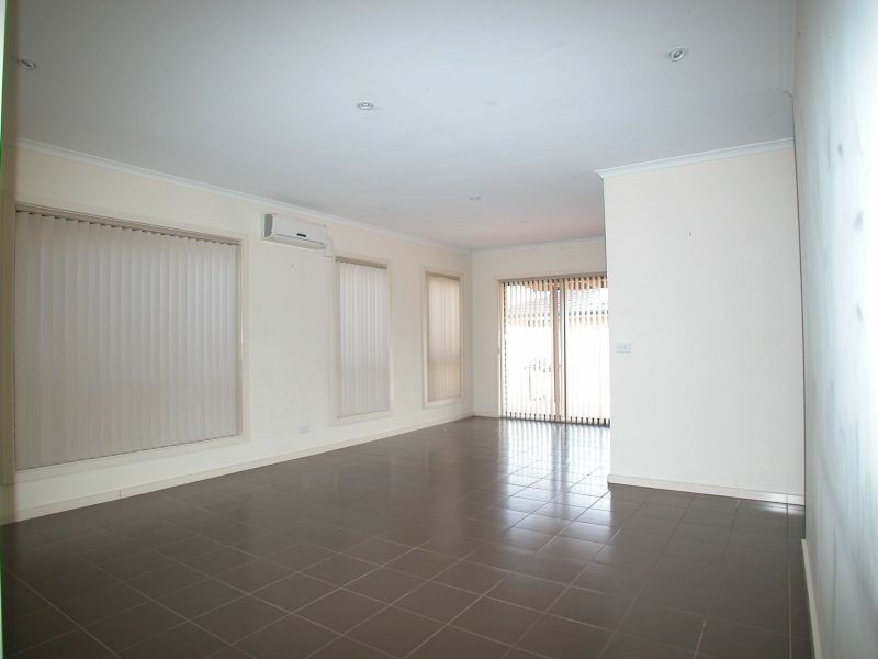 10/13 Viewgrand Boulevard, Epping VIC 3076