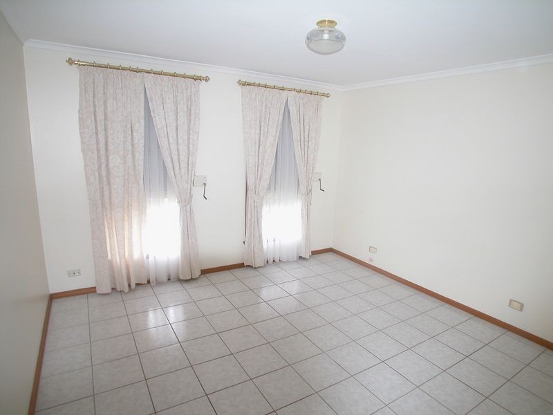 55 Hinkler Drive, Mill Park VIC 3082