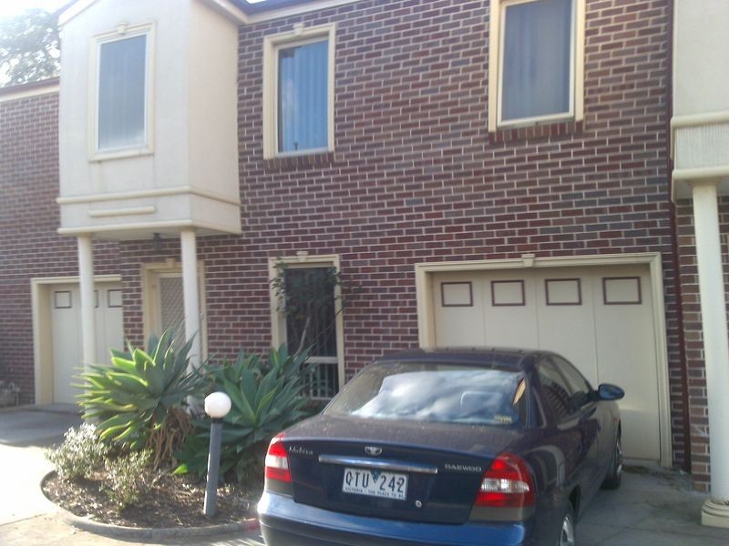 4/4 Rivergum Drive, Mill Park VIC 3082