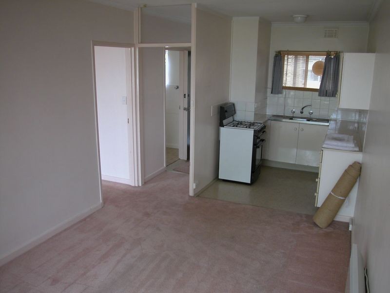 11/2 St Kinnord Street, Essendon VIC 3040