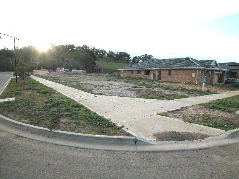 18 (Lot 33 Gumleaf Avenue, Mernda VIC 3754