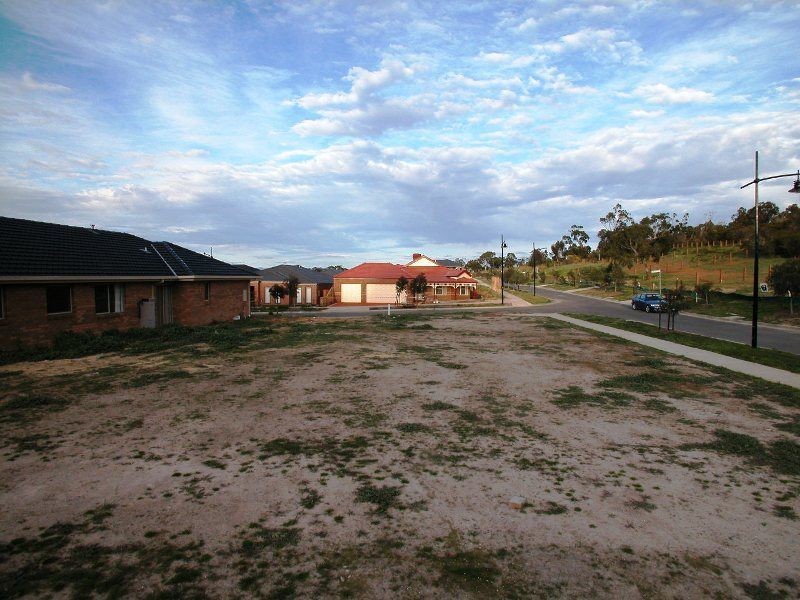 18 (Lot 33 Gumleaf Avenue, Mernda VIC 3754