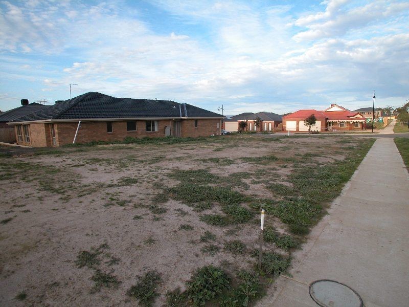 18 (Lot 33 Gumleaf Avenue, Mernda VIC 3754