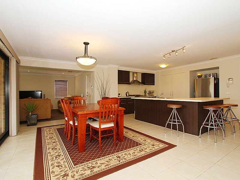 18 Kestrel Road, South Morang VIC 3752