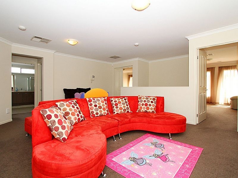 18 Kestrel Road, South Morang VIC 3752