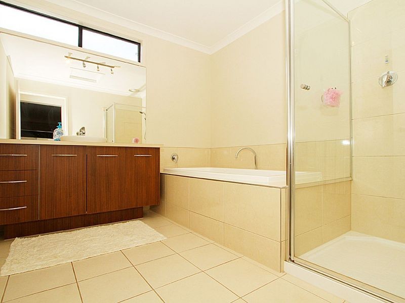 18 Kestrel Road, South Morang VIC 3752