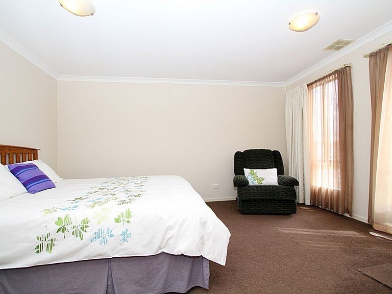 18 Kestrel Road, South Morang VIC 3752