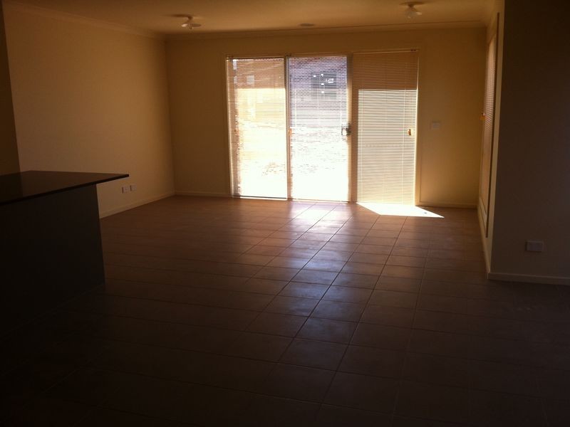 4 Moffat Drive, Lalor VIC 3075